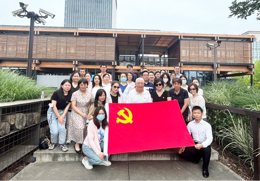 开展“沿着习近平总书记上海足迹”学习教育实践活动 开展“沿着习近平总书记上海足迹”学习教育实践活动